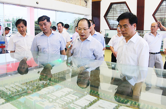 周联清，现任福建省人大常委会党组书记、副主任